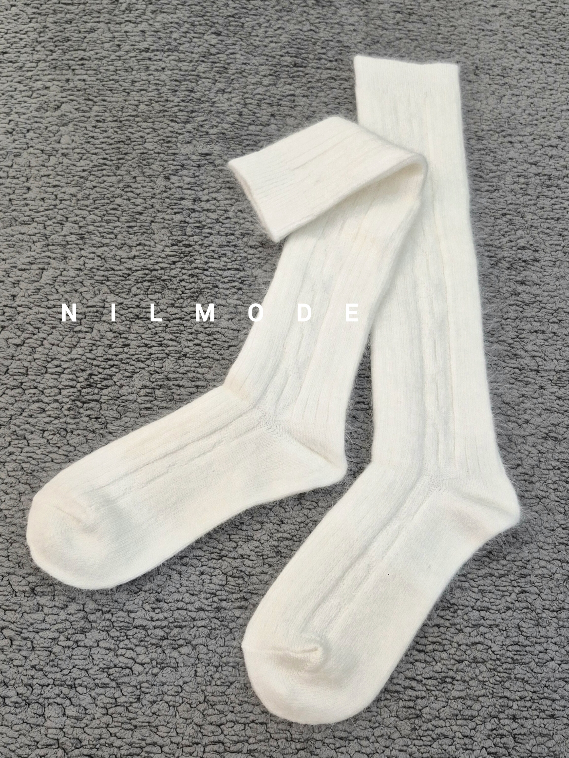 جوراب لاما گیس بافت زیر زانو شیری وارداتی برند COCO&HANA